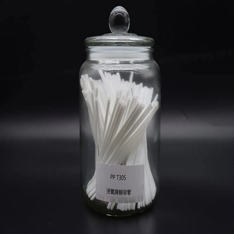 Livsmedelsklassade engångsstråmaterial av plast